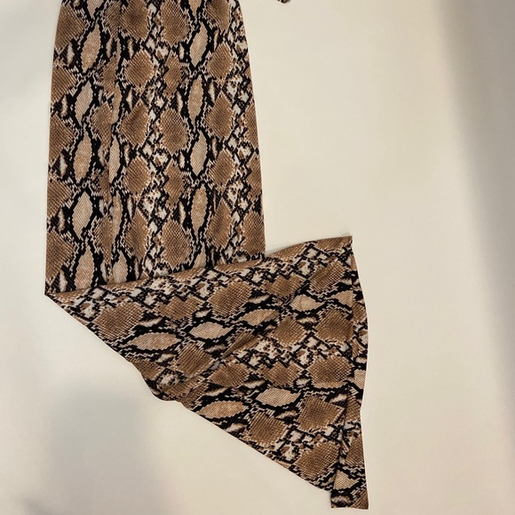 Two piece suit - Picture 3 of 3